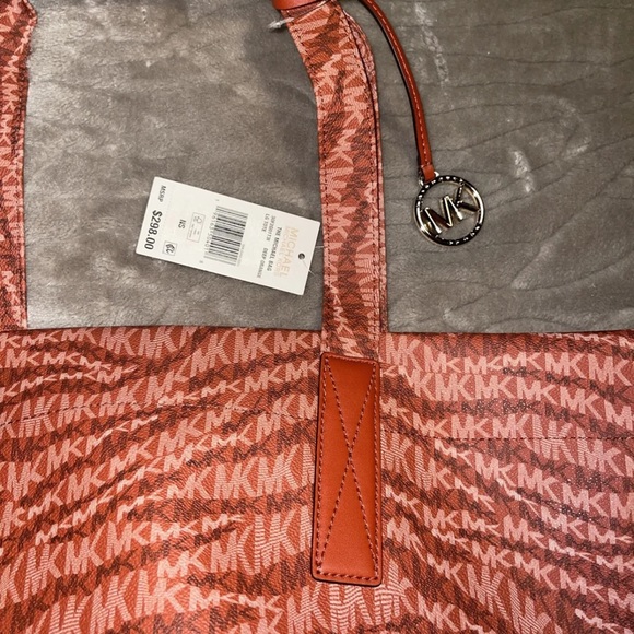 NWT Michael Kors "The Michael Bag" Deep Orange Large Tote  o - Picture 2 of 10